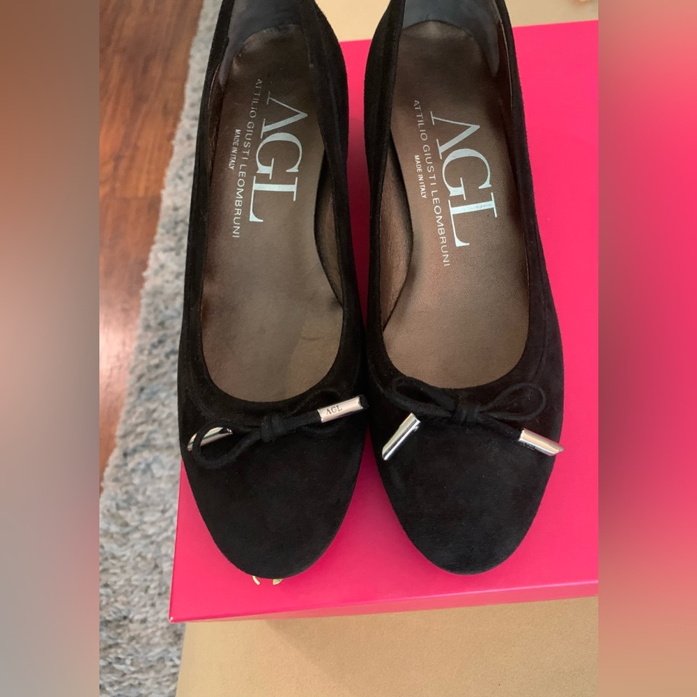 AGL Attilio Giusti Leombruni Ballet Bow Low Heel Black Suede Size 6 Loafer